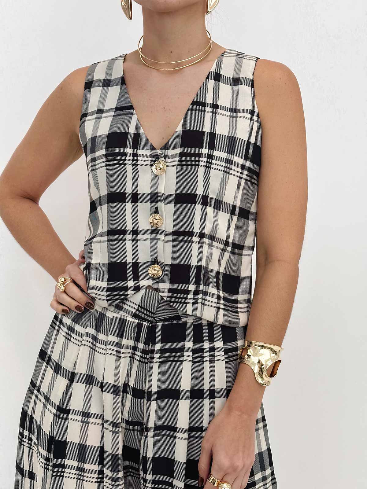 _BASIC-VEST-BLACK-SQUARE